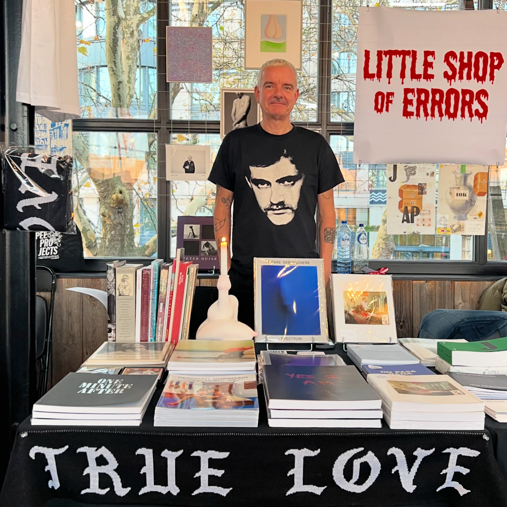 Triangle Books & Dreieck Bücher - Paris Ass Book Fair